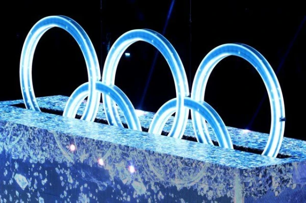 Kādas prēmijas paredzētas olimpiskajiem čempioniem dažādās valstīs?