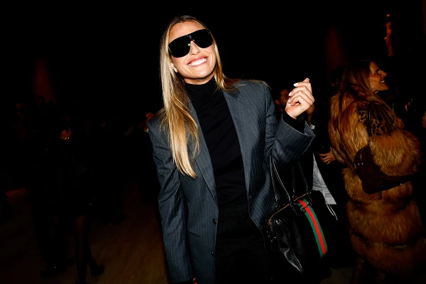 Novaks Džokovičs, Karloss Alkarass un citas tenisa zvaigznes apsveica Arīnu Soboļenko ar saderināšanos