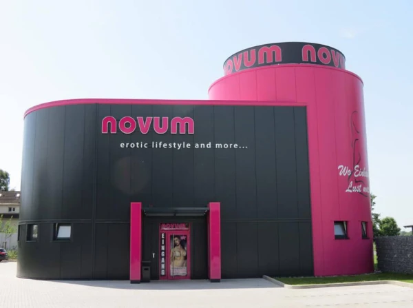 Залы с высокими технологиями.