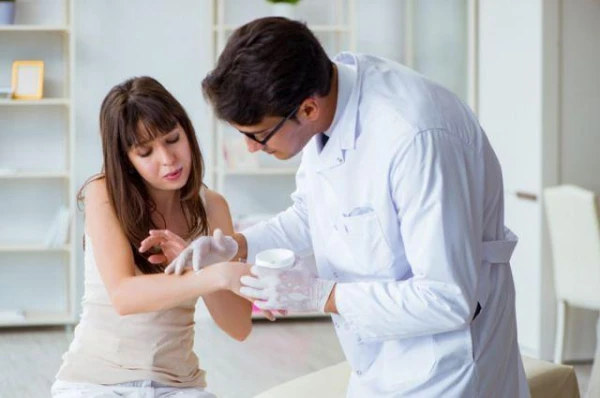 Kāpēc pavasarī pasliktinās ādas problēmas?