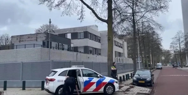 Amsterdamā notikusi spridzināšana pie ebreju skolas