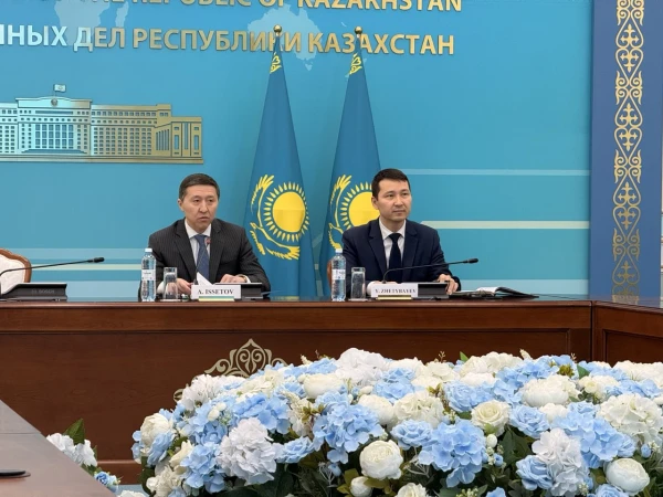 «Šodien Kazahstāna piedzīvo patiesi vēsturisku posmu savā attīstībā,» – ārlietu ministra vietnieks Armans Isetovs