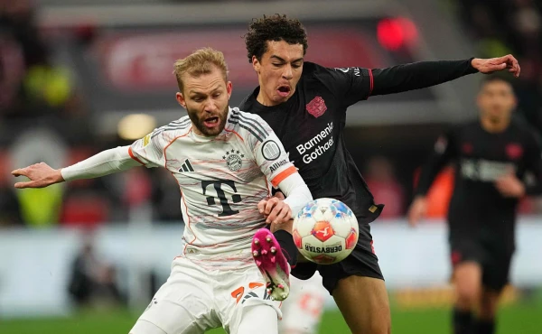 Vācijas čempionāta līdere «Bavārija» ar divām sarkanajām kartītēm nospēlēja neizšķirti pret «Bayer»