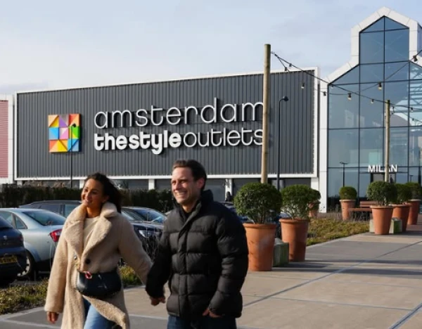 Аутлеты выдерживают конкуренцию с онлайн-торговлей.