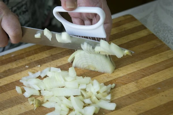 Kļuvis zināms, kam uzturā nav ieteicams lietot sīpolus