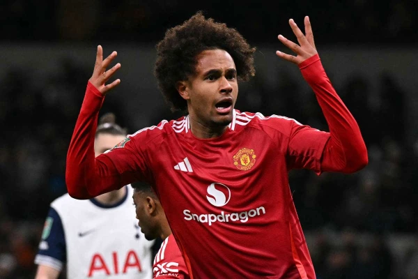 «Mančestras United» nosauca piecus spēlētājus, kurus klubs gatavs pārdot