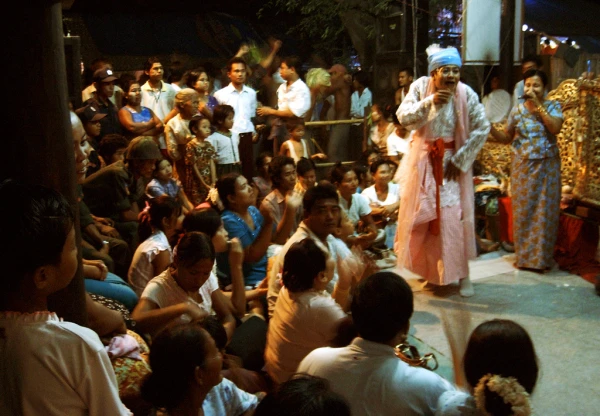 Народ Мьянмы внимательно относится к свободе слова.