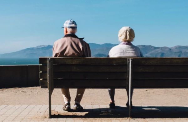 Nosaukts vecums, kurā formāli sākas vecumdienas