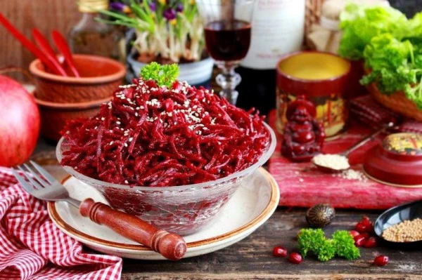 Salāti smadzeņu darbības uzlabošanai un trombozes profilaksei