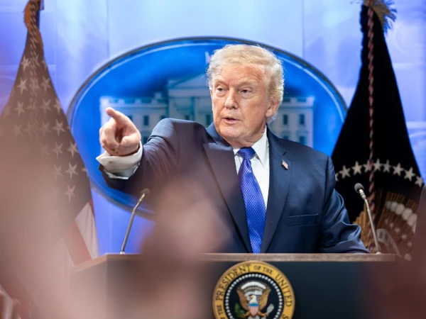 Tramps draud «uzspridzināt» pasaulē lielāko gāzes lauku