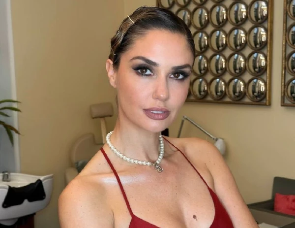 Mucenieces meita debitēja uz podija — māte neslēpj lepnumu