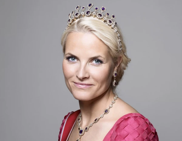 Norvēģijas kroņprincese: Epstīns ar mani manipulēja