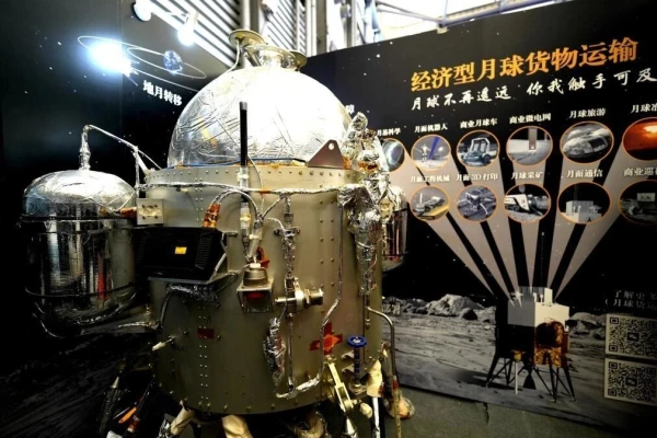 С помощью беспилотных аппаратов будут осваивать естественный спутник Земли.