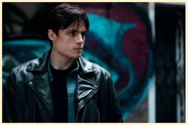 Даниэль Вегас перевоплотился в основного героя Диму Барсова.