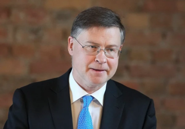 Dombrovskis brīdina par Eiropai tuvojošos krīzi