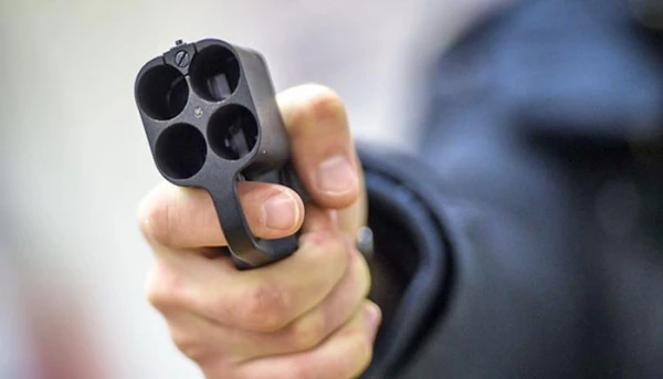 Rīgā aizdomās par slepkavības mēģinājumu meklē vīrieti ratiņkrēslā