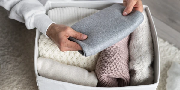 7 soļi, kā pareizi sagatavot ziemas apģērbu glabāšanai līdz nākamajai sezonai