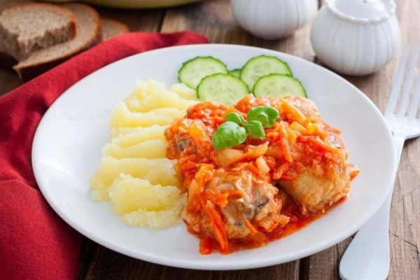 Garšīgs un veselīgs ēdiens: mintajs tomātu mērcē