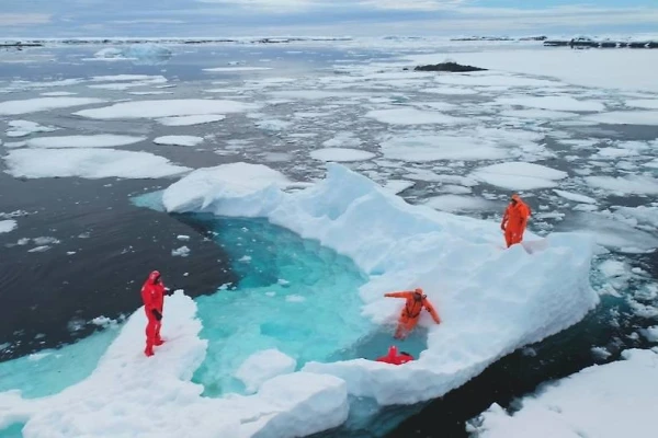 Фактически это курорт на ледовом континенте.
