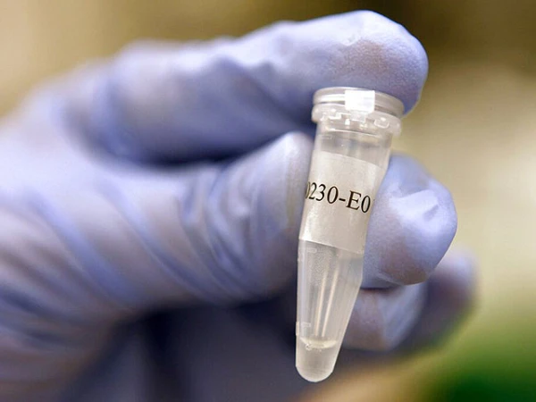 Изобретение одновременно дозирует три разных медикамента.