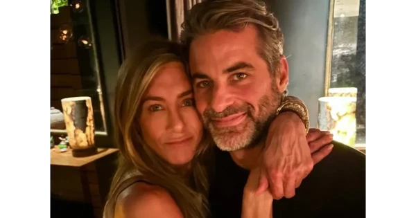 Dženifera Anistone pārsteidz fanus: reta kopbilde ar mīļoto Lieldienu svinībās