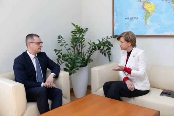 Мартиньш Папаринскис и Байба Браже.