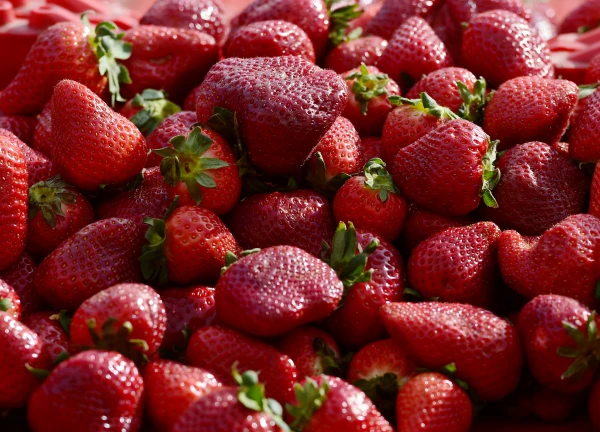 Kādi veselības riski draud tiem, kas mīl nemazgātus augļus