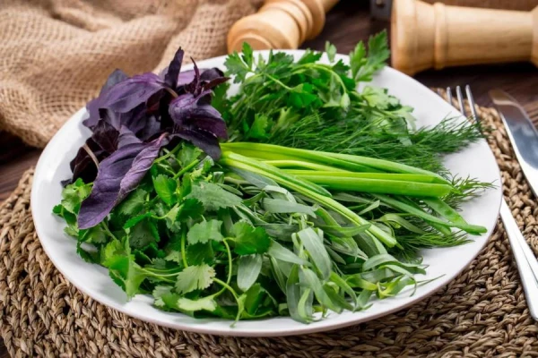 Dr. Mjasnikovs: zaļumi var būt bīstami cilvēkiem ar nierakmeņiem