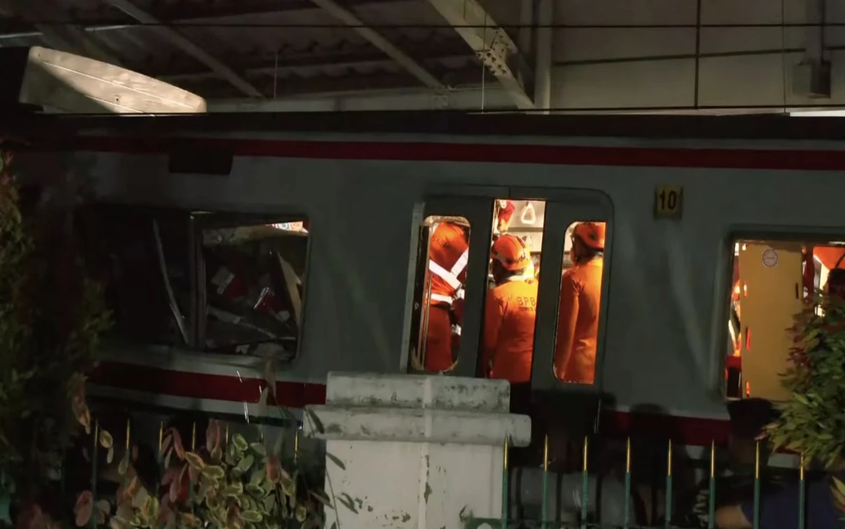 Indonēzijā vilcienu sadursmē gājuši bojā cilvēki; daudzi cietuši