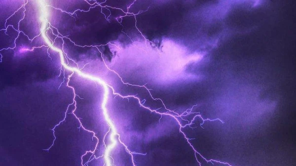 Kā zibens ietekmē elektrisko strāvu jūrā?