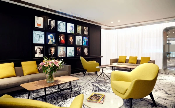 Valsts kanceleja paskaidroja, kāpēc Siliņai bija nepieciešami VIP pakalpojumi Amsterdamas lidostā