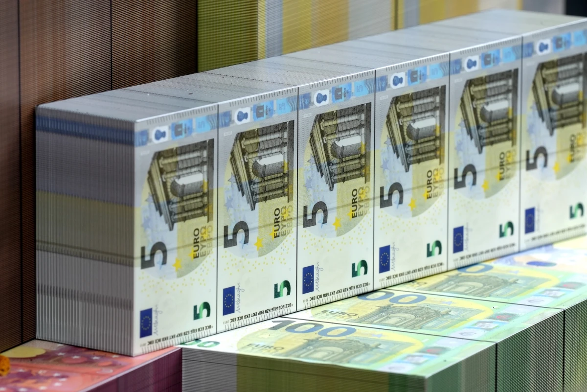 Valsts parāds pieaug: cik Latvija šobrīd ir parādā