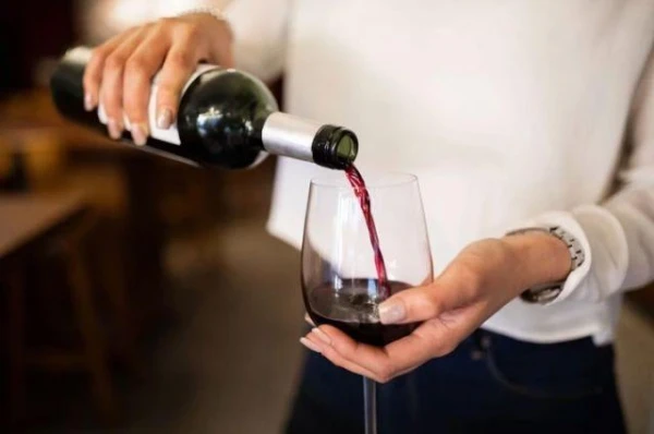 Alkohols un onkoloģija: ārsta viedoklis par alkoholisko dzērienu aizsargājošajām īpašībām