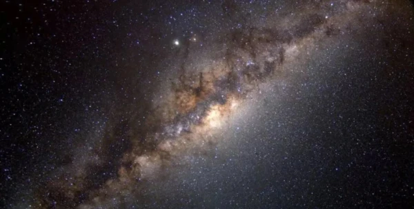Slēpās visiem acu priekšā: astronomi atklājuši Piena ceļā kaut ko milzīgu