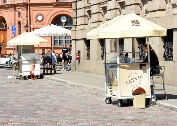 Skolēnus aicina uz darbu: sākta pieteikšanās vasarai