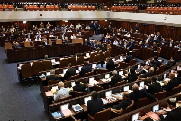 Izraēlas valdošā koalīcija ierosina atlaist parlamentu
