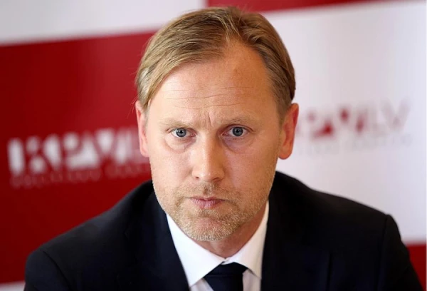 Valdības krišanas dienā no Spānijas ar negaidītu paziņojumu nāk klajā Gobzems