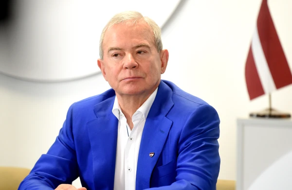 Tiesa jūnijā skatīs Lemberga strīdu ar IeVP par spondilozes ārstēšanas nenodrošināšanu