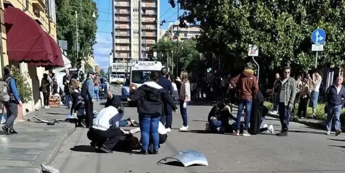 Itālijā automašīnai ietriecoties gājējos, astoņi ievainotie