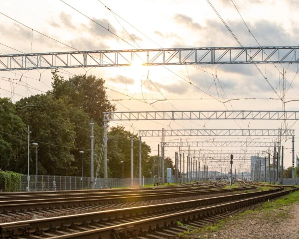 Dzelzceļa kravu pārvadājumu apmērs četros mēnešos samazinājies par 17,9%