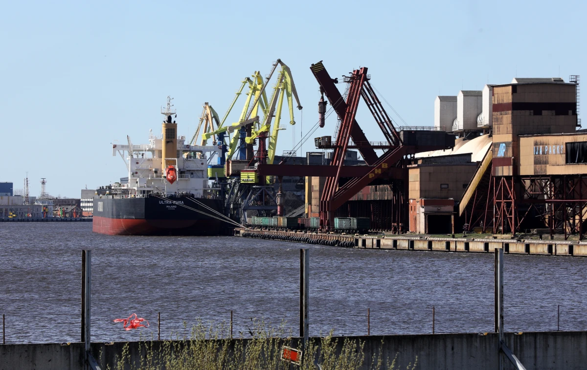 Ventspils ostas termināļos četros mēnešos pārkrauto kravu apmērs samazinājies par 24,1%