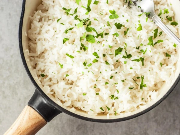 Atkārtoti uzsildītu rīsu riski: ārstu viedoklis